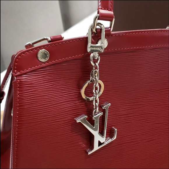 100% Authentic!! Red Louis Vuitton Epi Brea MM - Picture 10 of 10